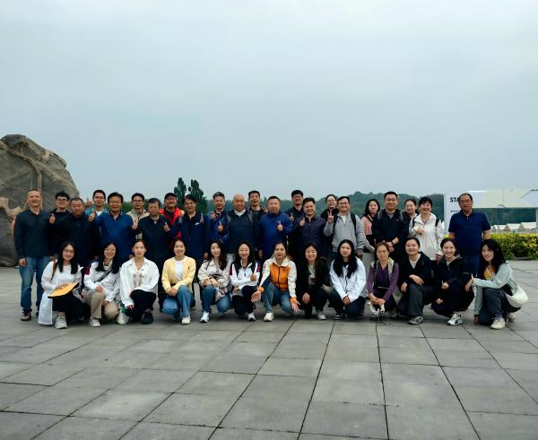 躍動春光，共赴夏至 ——中國農(nóng)墾經(jīng)濟發(fā)展中心組織開展春游暨職工健步走活動